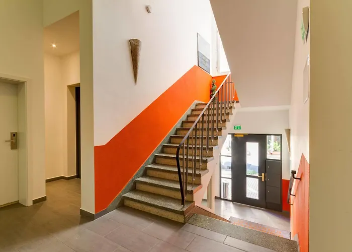 酒店 Boardinghouse